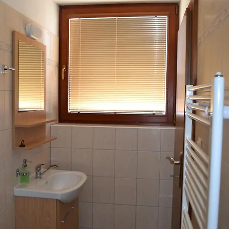 Carlos * Podluzany (Banovce nad Bebravou)