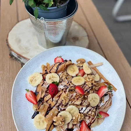 Carlos * Podluzany (Banovce nad Bebravou)