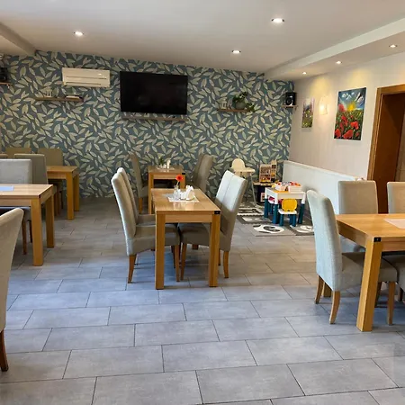 Penzion Carlos Podluzany (Banovce nad Bebravou)